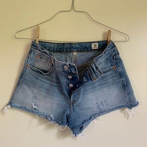 Levi’s wedgie fit cutoffs
